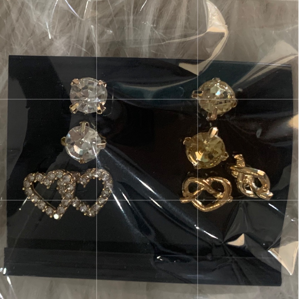 4 Set Gold Stud Earrings